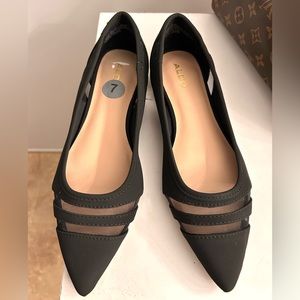 Also shoes size 7 women’s